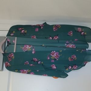 Torrid long sleeved green floral kimono